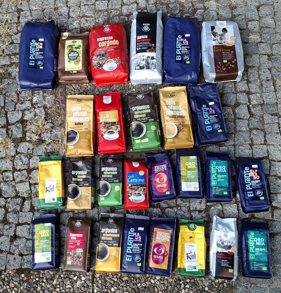 Viele verschiedene Packungen Kaffee